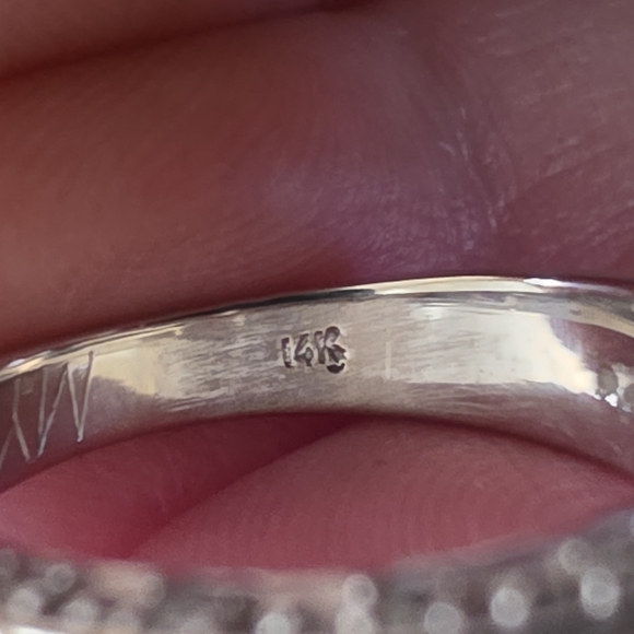 Over 10 Gram 14kt White Gold Ethiopian Opal And Diamond Ring - Picture 13 of 16